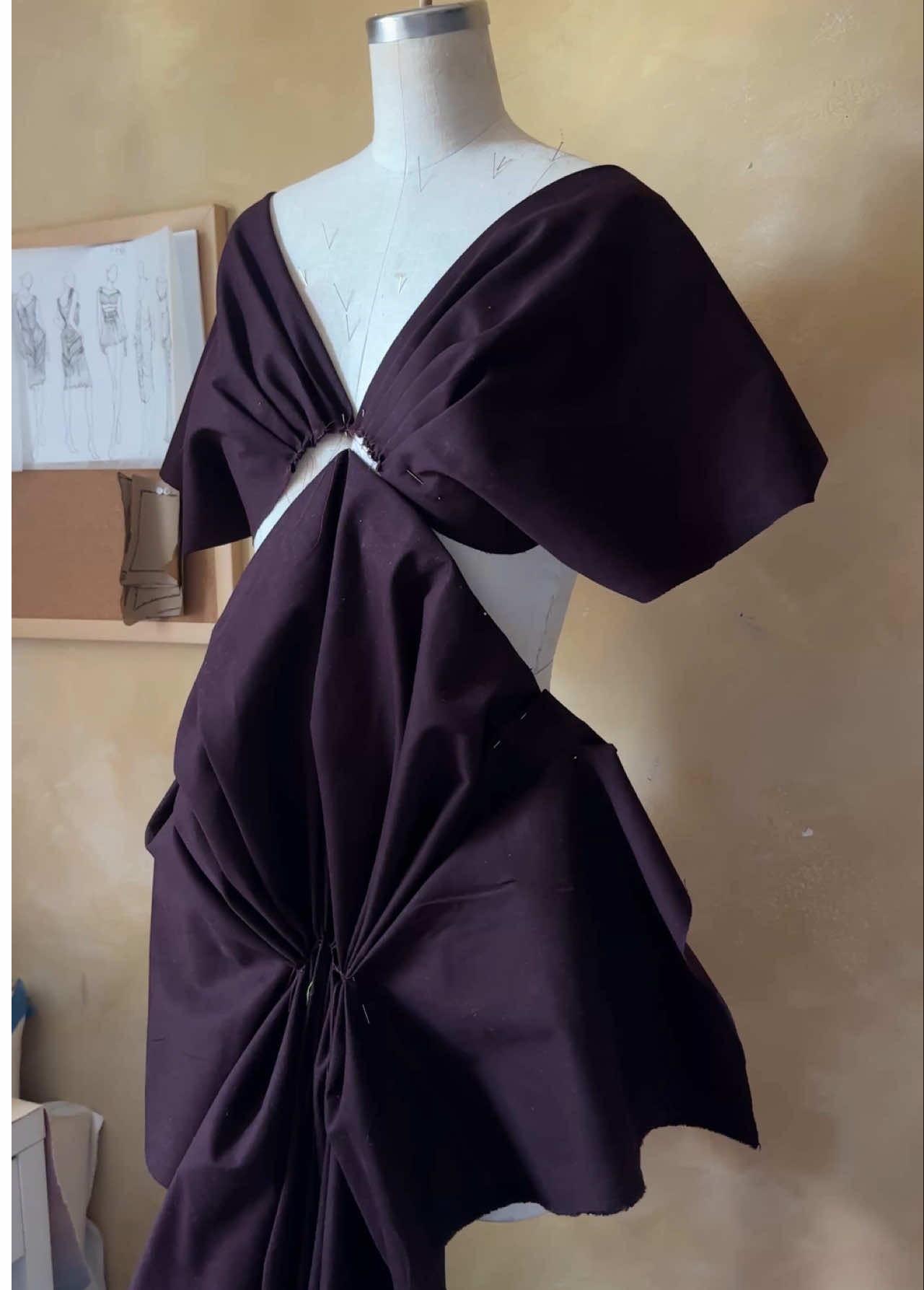 Ok, we are getting somewhere… I have 1 day left to figure this out. #sewingproject #fashiondesign #diyfashion #draping #patternmaking 
