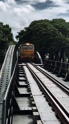 🚂🚂#สะพานข้ามแม่น้ําแคว #เที่ยวกาญจนบุรี #ที่เที่ยวเมืองกาญ #ความสุขเล็กๆ #ฟีดดดシ 