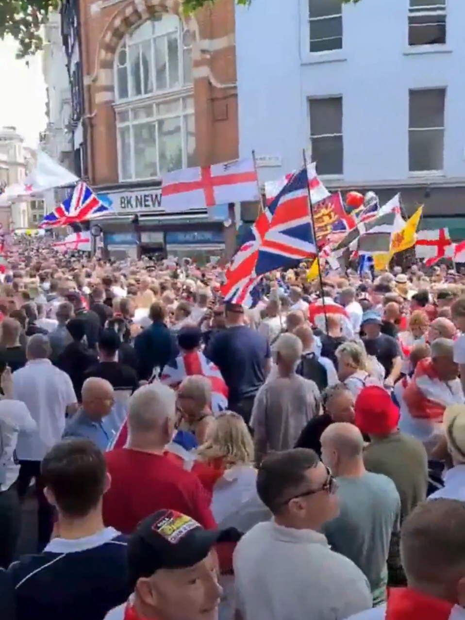 イギリス人も大激怒🔥リベラル大量移民から祖国を取り戻したいと訴える5万人の英国愛国者は今の日本国民と同じ🔥皆んなで拡散させましょう🇬🇧🇯🇵#石破辞めろデモ #日本人ファースト #日本人差別 