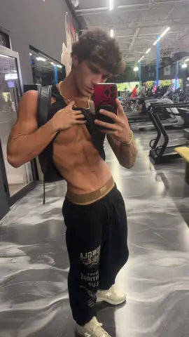 Arm day. #fyp ##aesthetic #GymTok  