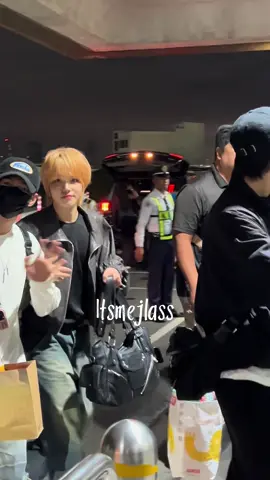 Ahof with their Pancit Canton #RendezvousinManila @AHOF 