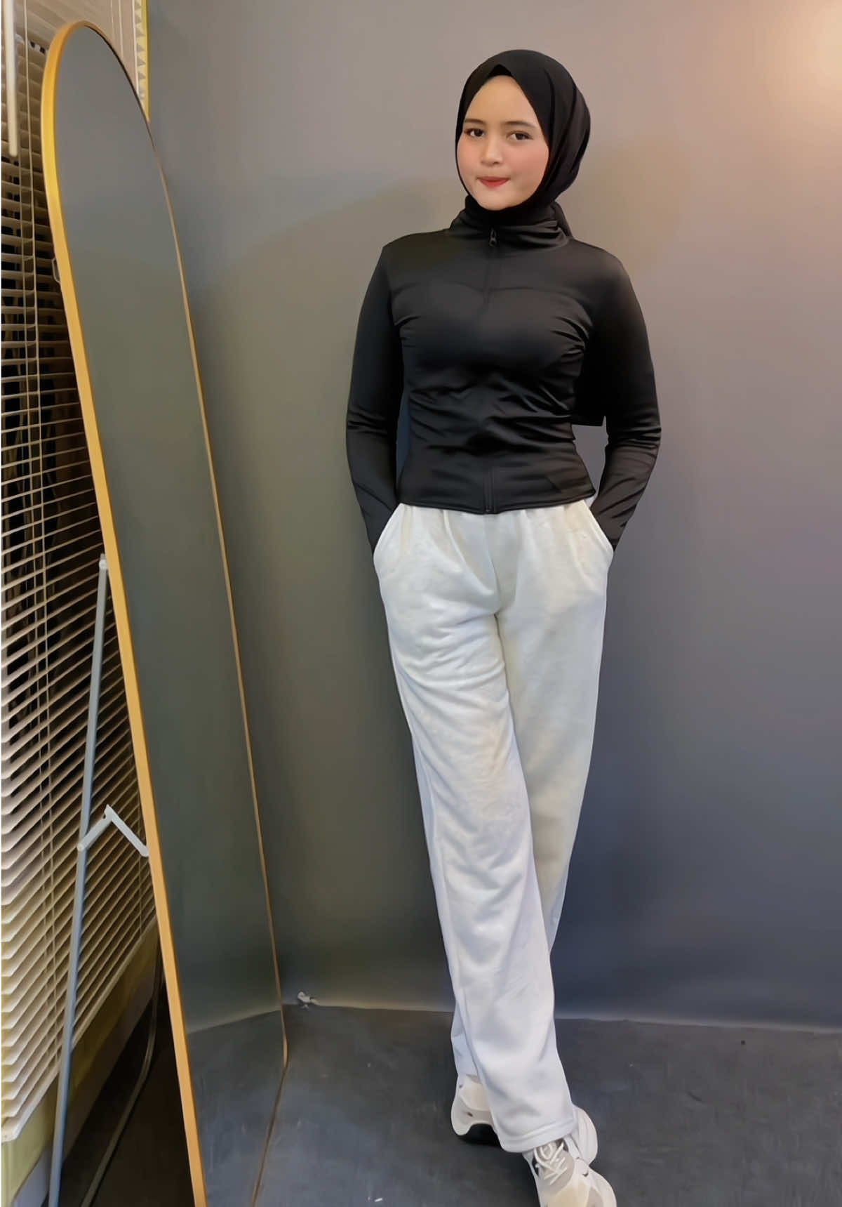 Asli cakep banget atasannya buat olahraga, pake ini auto bikin semangat buat olahraganya🤪#jaketolahraga #outfitolahraga #Anmoyoga #anmoyoga #ootdolahraga 
