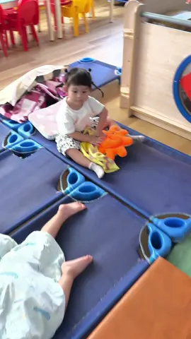 😂😂😂可愛的宥歆❤️ #幼兒園 #新生 #幼幼班 #紀錄生活 #幼兒園老師 #雲林 #可愛い女の子 #抖音短視頻 #校園 #拍照 #正能量 #打電話 