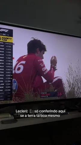 A pergunta que não quer calar, como é que esse celular foi parar aí? 🤷🏻‍♀️ #f1 #f1brasil #charlesleclerc #leclerc #ferrarif1 
