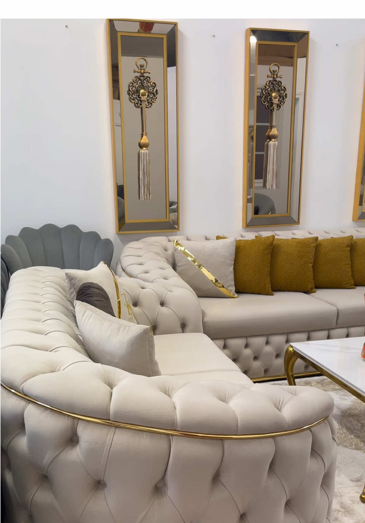 🏠Grand salon? Famille nombreuse ? 👉 Ce canapé 7 places est fait pour vous ! ✨ Disponible en beige ou en gris. 💺Confort : mousse densité 32. 🌳 Solidité: bois de hêtre. 💰prix: 2590€. 📞 0767626762 📍 71 Rue Aristide Briand 77124 Villenoy. #salon #decoration #canapé 