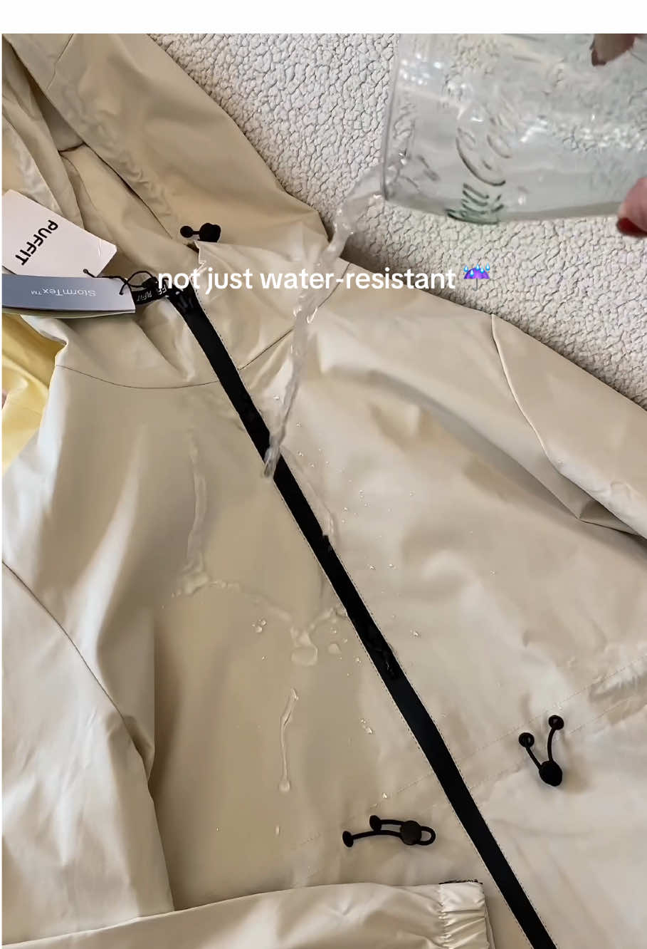 They’re lightweight but still warm for the transitional weather. they’re the throw -on-and-go jacket for UK weather chaos 💨🍃🌨️ #jacket #jackets #rainjacket #puffit 