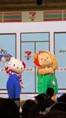 ท่ายกมือ น่ารักมากกกก #Butterbear #ด้อมน้องเนย #Hellokitty #711THxHelloKittyButterBear #เพื่อนใหม่น้องเนย 