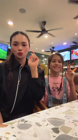 yg tadi lupa di velocityin hehe. enak banget ngajarin adenya one take shor ga kayak abangnya 😛