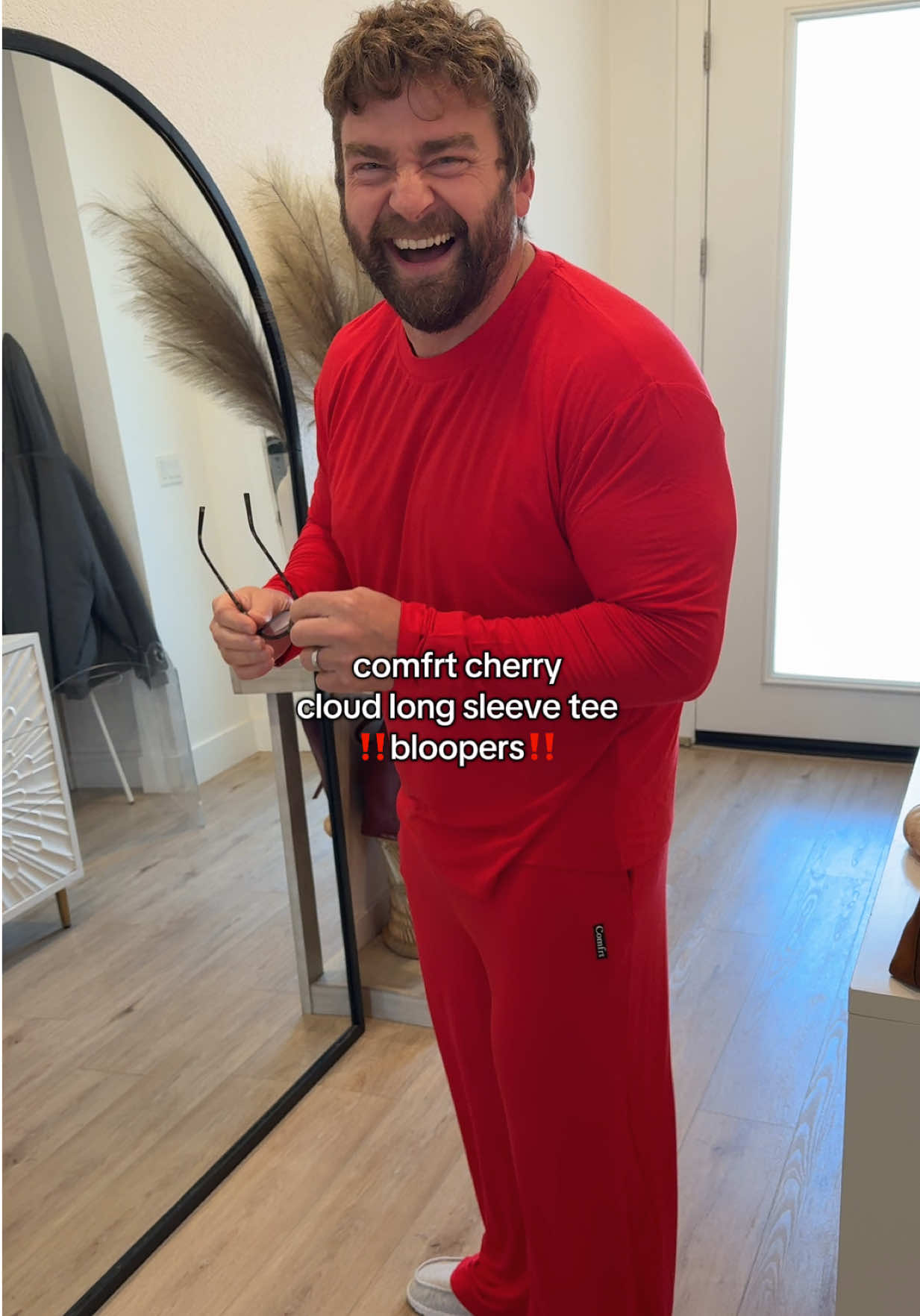Bloopers ‼️ but really how great is this new color of the comfrt cloud long sleeve tee?? Great for Christmas 🎄 
