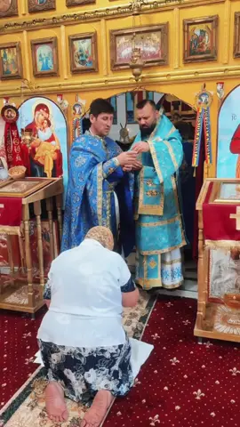 Taina Mirungerii este acea lucrare sfântă, instituită de Mântuitorul Hristos, prin care, ungându-se de către episcop sau preot cu Sfântul Mir părţile principale ale corpului celui botezat, odată cu pronunţarea cuvintelor: „Pecetea darului Sfântului Duh, Amin“, se împărtăşeşte primitorului ha­rul întăririi, creşterii şi desăvârşirii duhovniceşti începute prin botez.