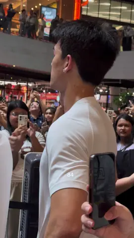 Fan: Hari ini, kamu dan Gawin beda tim, kan?  Joss: Kamu dukung tim mana? Fan: Aku udah dukung Joss. Joss: 😊 @Joss Way-Ar @Gawin Caskey  #josswayar #gawincaskey #จอสกวิน #jossgawin #3X3EXECELEBRITYxJG #fyp 