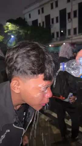 Makin banyak anak di bawah umur guys yang ikut-ikutan, bantu dan saling edukasi satu sama lain ya guys jangan di katain jangan di hina cukup di nasehatkan dan di jagain, mereka korban provokasi oknum-oknum pendemo #staysafe