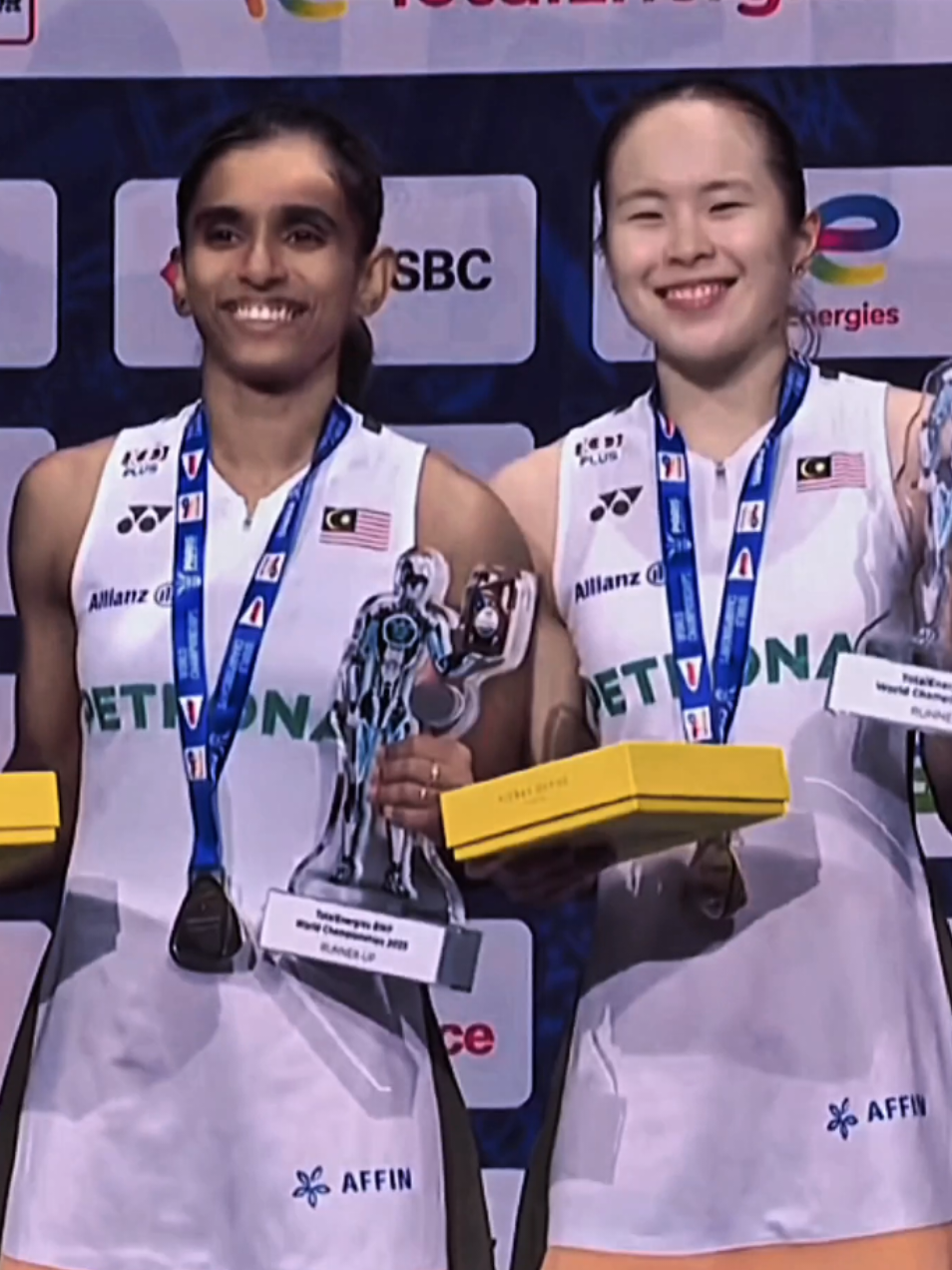 Our silver medalist BWF World Championship 2025 🥈 Congrats & Thankyou Pearthin ❤🇲🇾 #pearlytan #thinaahmuralitharan #bwfworldchampionship #badminton #fyp 