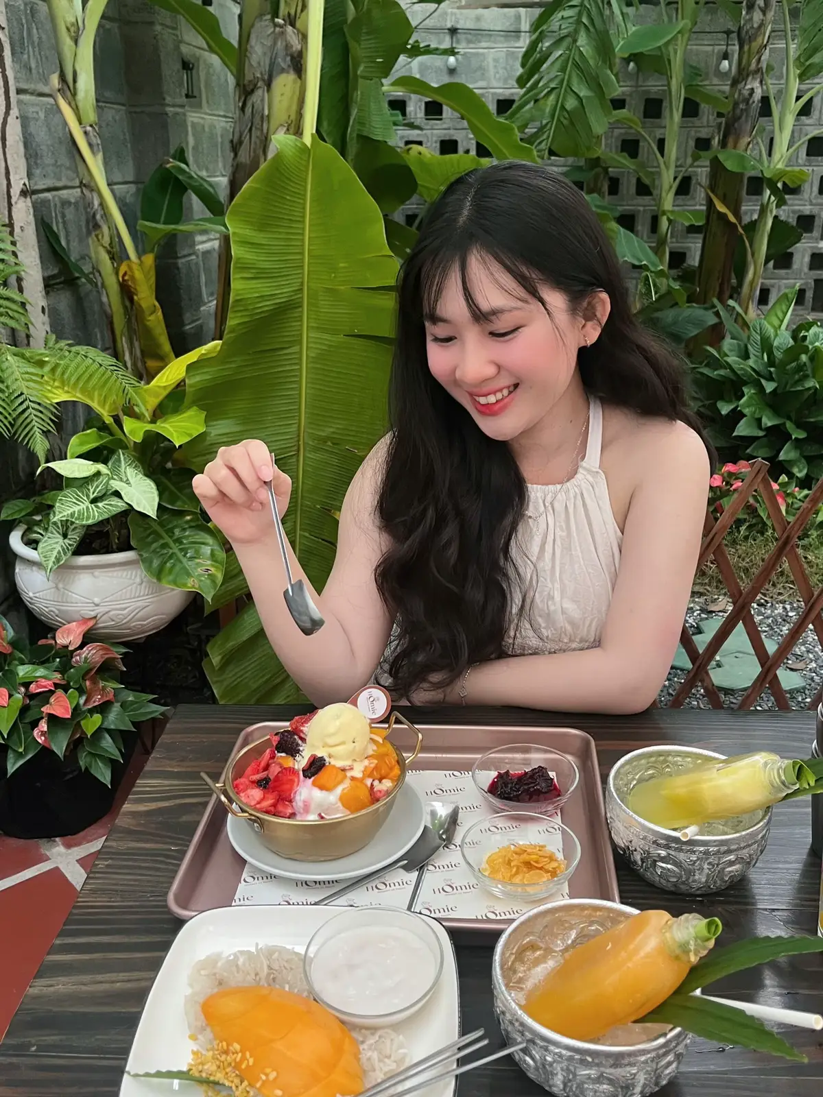 nhom nhom 🍽️😍 
