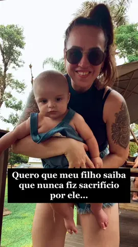Meu filho completou 1 ano. Um ano em que a vida deixou de ser sobre mim e passou a ser sobre “nós”. E nesse primeiro ciclo, percebi uma verdade que me atravessa: Ele não me deve nada. Muitos dizem que filhos são a garantia do futuro, o cuidado na velhice, a companhia contra a solidão. Mas quando olho para ele, tão inteiro em sua própria existência, vejo que isso seria um peso cruel demais para um coração tão pequeno carregar. Eu não quero que ele viva com a sensação de dívida. Não quero que cresça acreditando que precisa me retribuir. O que vivi até aqui não foi sacrifício. Foram escolhas. Eu escolhi amar. Eu escolhi estar. Eu escolhi cuidar. E porque foi escolha, não há cobrança. Quero que meu filho saiba que é livre para ser. Que se um dia me estender a mão, que seja por amor — nunca por obrigação. Meu filho não é meu futuro. Ele é meu presente mais verdadeiro. ✨ #maternidade #maedemenino #maeempreendedora #familia #amor 