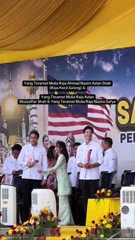 Dah besar anak Sultan Perak 🥹 Raja Nazrin Shah dikurniakan anakanda pertama baginda, Yang Teramat Mulia Raja Azlan Muzzaffar Shah pada 14 Mac 2008. Dan anakanda kedua, Yang Teramat Mulia Raja Nazira Safya 😍 #SultanPerak #PerarakanNegeriPerak #kemerdekaan68🇲🇾 #Malaysia