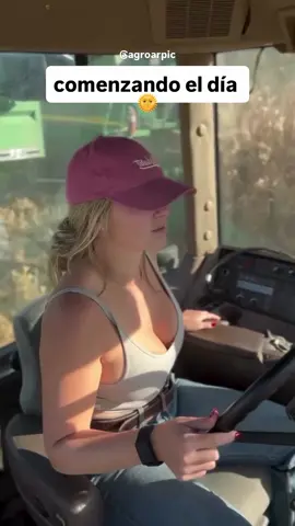 Buen día en el campo 😳 #AGROARPIC #mujeres #campo #tractor 