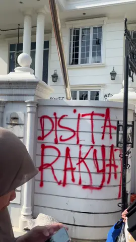 pagi pagi lewat masih rame ajanih rumah uya kuya. #DisitaRakyat #uyakuya #dpr 