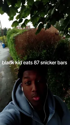 part 2 of eating 87 snicker bars, I don't want to do this anymore... #challenges_tiktok #foryoupage❤️❤️ #blowup? #snickers #youngpeople  @snickers SPONSER MEEEE