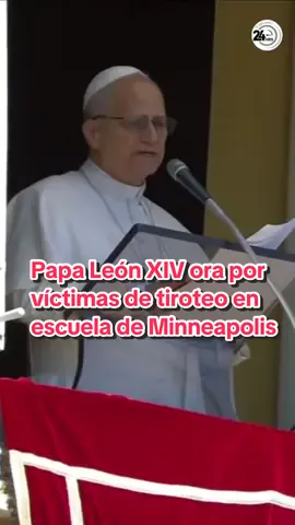 Papa León XIV ora por víctimas de tiroteo en escuela de Minneapolis Durante el Ángelus dominical, el Papa León XIV oró en inglés por las víctimas del tiroteo en la Escuela Católica Annunciation, en Minneapolis, Minnesota. “Incluimos en nuestras oraciones a los innumerables niños que mueren y resultan heridos cada día en todo el mundo. Roguemos a Dios que detenga la pandemia de armas, grandes y pequeñas, que infecta nuestro mundo”, expresó el Pontífice. El mensaje fue recibido con aplausos y oraciones de los fieles reunidos en la Plaza de San Pedro. #PapaLeónXIV #Vaticano #Minneapolis #catolicos 