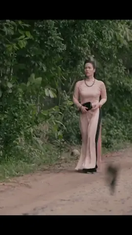 Bến đợi ngày xưa....#nhatkimanh #bendoinguoixua #laurasunshine #lauraparis #cảđờimẹ 