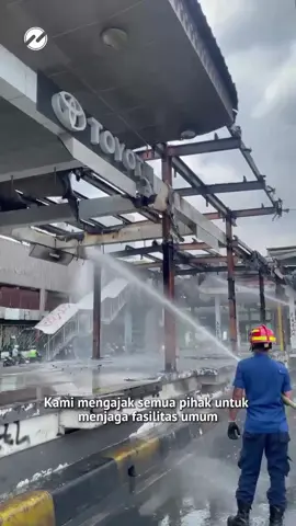 Layanan Transjakarta berangsur normal kembali untuk melayani pelanggan. Dengan banyak dukungan dari pemprov DKI Jakarta @Pemprov DKI Jakarta dan semua stakeholder, kami bergerak cepat, berbenah untuk memberikan pelayanan yang terbaik bagi para pelanggan. Yuk jaga dan rawat bersama fasilitas umum di Jakarta, agar bersama dapat bermobilitas dengan aman dan nyaman. Saling #JagaJakarta #Transjakarta #MenemaniPerjalanan             