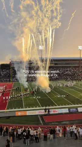 Quel premier match incroyable du Rouge et Or hier soir!  🏈Une belle activité abordable à faire cet automne! 🗓️ Prochain match : 7 septembre à 13 h 📍 Stade TELUS-Université Laval #quoifaire #quoifairequebec #rougeetor #stadetelus #universitelaval 