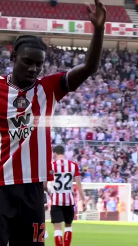 🔴⚪ Sunderland en la Premier: 6 puntos en los primeros 3 partidos 🇲🇽 Solo faltan 2 puntos contra Palace y Villa… y la historia dice que estaremos a salvo 🤯 #sunderland #mexico🇲🇽 #safc #PremierLeague #FreeLucumi 