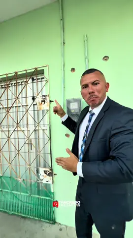 🚨 Uiraponga, Ceará 🚨 O governador do Ceará está roendo as unhas de medo, escondido debaixo do seu birô no Palácio da Abolição. Enquanto isso, um distrito inteiro foi expulso pela bandidagem. Foram enviadas dezenas de viaturas e centenas de policiais, e a imprensa correu para filmar um “cenário de solução”. Mas tudo não passou de teatro. Logo depois, os policiais foram retirados por ordem do próprio governador. Hoje, restam apenas 1 viatura e 3 policiais. A verdade é dura: famílias continuam longe de seus lares. Apertar o 13, fazer o “L”, custou caro.