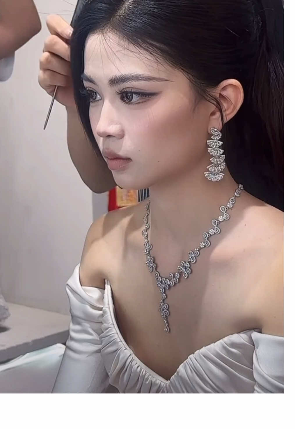 follow this account👉@𝙔𝙤𝙣𝙜 𝙓𝙞𝙣 