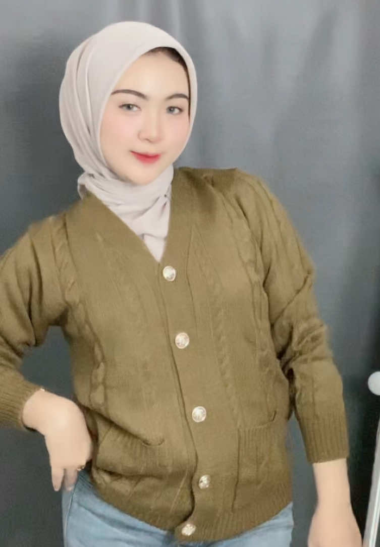 Modelnya,warnannya pas bngt cuu poll cakeupp😍🫶🏻🤎#cardiganrajut #outfitnongki #masyaallahtabarakkallah #fyp #recomendations 