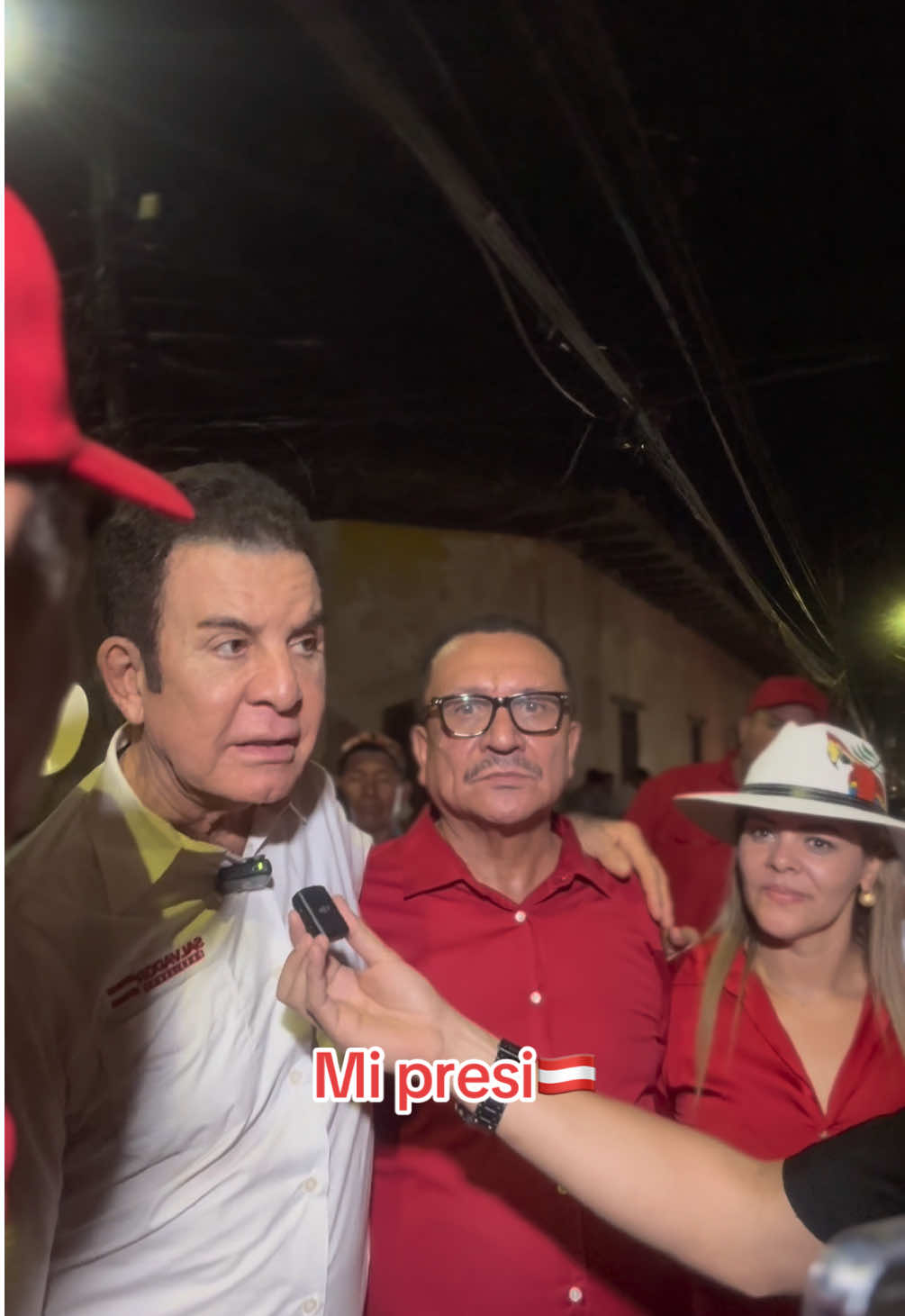 Mi Presi, un hombre honorable, de manos limpias, una persona con grandes valores y principios que estamos seguros va a cambiar el rumbo de Honduras, ha ido contra viento y marea para defender la democracia, para defender lo correcto en un país donde cada vez es más difícil encontrar personas como Salvador Nasralla. @Salvador Nasralla @Partido Liberal de Honduras @🇦🇹Salvador Nasralla🇦🇹 @El Alero Salvita @Hablando Sin Pajas @Salvatore Nasralla @Pedro Mendoza 