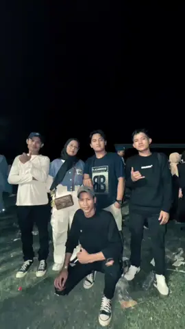 #fyp #foto #bareng #ibu #boss #muda #yang #punya #anak #2 #tapi #masih #bisa #gaya #seperti #anak #remaja😎 #palembang #alun #alun #jakabaringsoprtcity #fyppp 