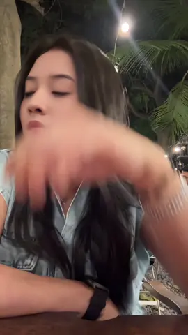 Hiduplah selayak layaknya , jika lelah ber istirahatlah… Lakukan apapun yang kamu sukai , tanpa perlu menjadikan manusia lain sebagai rumah , jadilah rumah untuk dirimu sendiri ❤️‍🩹 Peluk Erat wanita wanita single mom dan mandiri ❤️‍🩹🫂