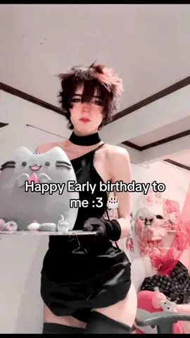 I did a Pusheen cake :3 im turning 19 this September 3! #humor #femboy #femenineboy #meme #moo 