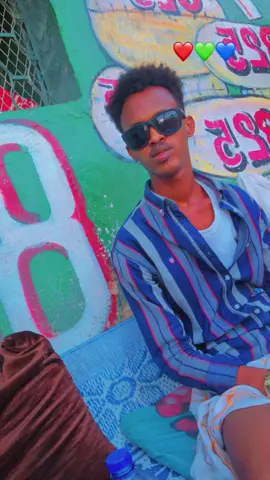 #@iLYAAS TOTTi 🇸🇴🐎 @825  circa cabaret nojira😂