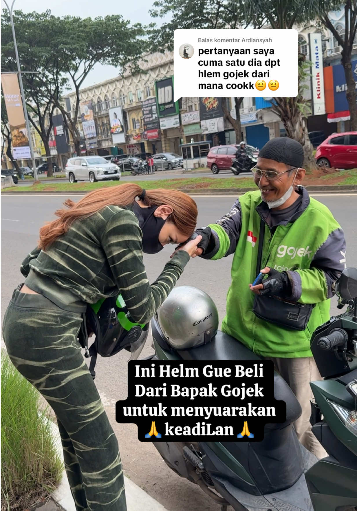 Membalas @Ardiansyah kemaren Sabtu Gue Beli helm second dari Bapak Gojek semoga berkah dan ijin salim buat ikut demo menyuarakan Keadilan untuk Rakyat kita 🙏💪🏻❤️  #menyuarakankeadilan #lucintalunademokedprmpr #bangkitkansilakelimapancasila #lucintawonyoungturungunung #staysafe 
