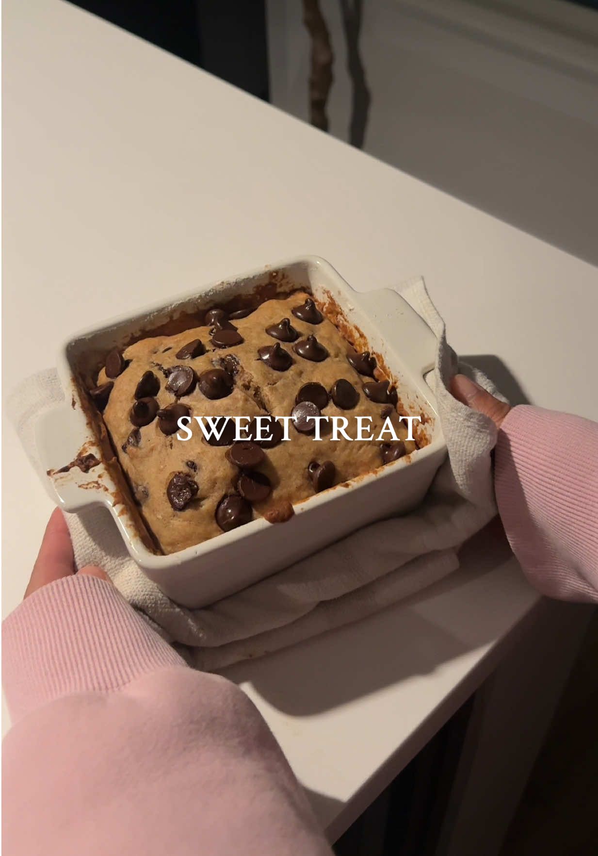 me as soon as it hits 9pm 🤭 #sweettreat #dessertrecipe #bananabread #yummy #fyp 