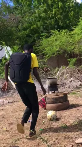 Cooking the ball atassa😂😂 #abdimalikcr7 #sportsontiktok #LevelUpAfrica #malikzo #viralsoundatassa 