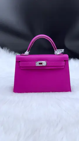 Work hard every day to meet every expectation. #handcraft #bag #gift #leatherbag #luxurybags 