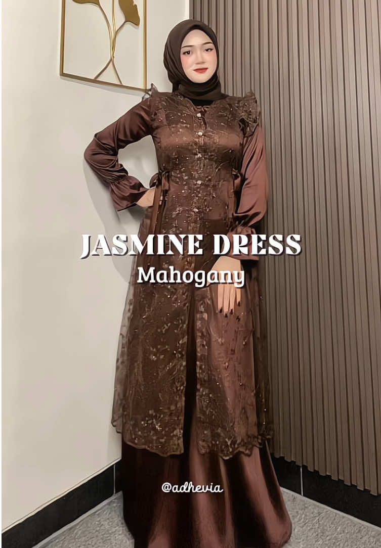 Dress Satin mix Brukat cantik yg cocok dipake lebaran, kondangan, bridesmaid sampe lamaran sekalipun✨ looksnya elegant, sopan, dipakenya nyaman dan tentunya busui friendly!🤎 @anomstore  #dresssatin #dressbrukat #dresslebaran2026 #dresskondangan #dresslamaran 