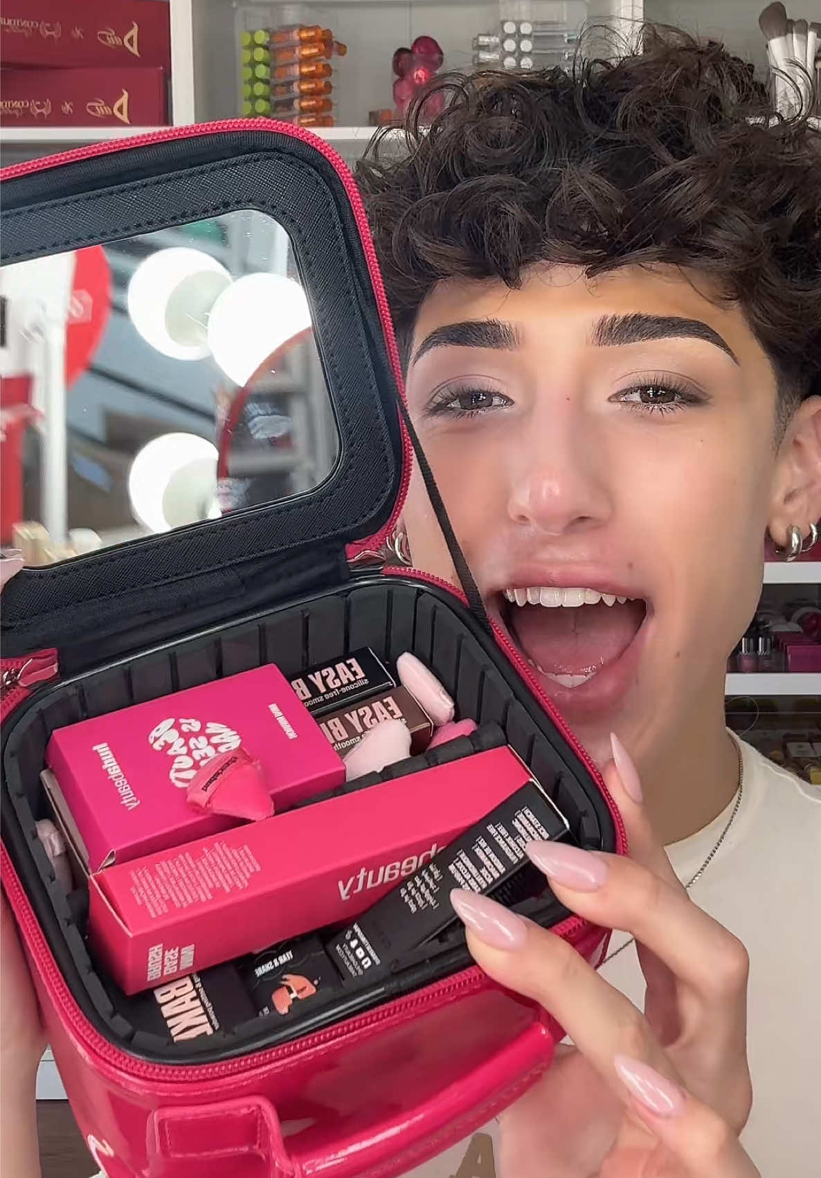 FULL FACE USING MINI @Huda Beauty  MAKEUP🥺 so cute!! #makeup #beauty #minimakeup #makeupchallenge 
