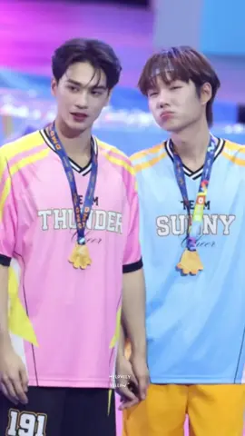 พี่เก่งก็จะโดนน้องอ้อนอยู่อย่างนั้น คราวหน้าให้อยู่สีเดียวกันเถอะ DOMUNDI SPORT DAY KNP DMD SPORTDAY #DMDSPORTDAY2025 #Nampingster #เก่งน้ําปิง #kengnamping #Kengharit 