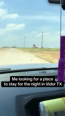 This gps is all messed up now. I’m about to start knocking doors for directions to the nearest hotel. Need to rest my head for the night. #vidor #texas #super8 #sundown