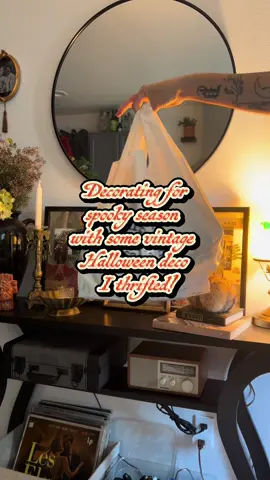 Sept 1st is officially spooky season… I don’t make the rules 🤷🏻‍♀️👻🎃🦇🕯️🕸️ #vintagehalloween #halloweendecor #thriftedfinds #thrifteddecor #fyp 