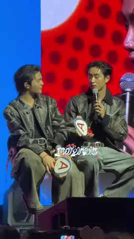 Question: The other person has 1000฿ and gives you 100฿, or the other person has 100฿ and gives you 99฿? 🦈: I choose A because managing money is important. If we just give it away, I feel like we have to manage it. If you can love someone else, you also have to love yourself. 💸💡❤️ 🐶: I chose B because I can’t think like that, that’s why. Why should I let them help me manage it? 🤷‍♂️😂 OMG 😳 Not only does Est think so deeply, William said Est manages finances? 😗✨ Are they sharing one wallet as a couple or what!? 🥹💖 Cr.yohanneeeeeee WILLIAMEST STORY IN HK  #WilliamEst1stFMinHongKong #Estsupha #williamjakrapatr🎸 #foryoupage❤️❤️ #fypシ゚ @est_rvp @Zloty 