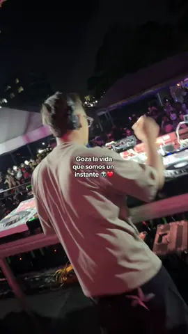 Somos un instante en este mundo, vamos a gozar la vida de una vez @Djyanuario nos lo recuerda siempre #electronicmusic #RaveVenezuela #elmundoconectado #YanuarioenKlndestinos #AniversarioKLNDESTINOS 
