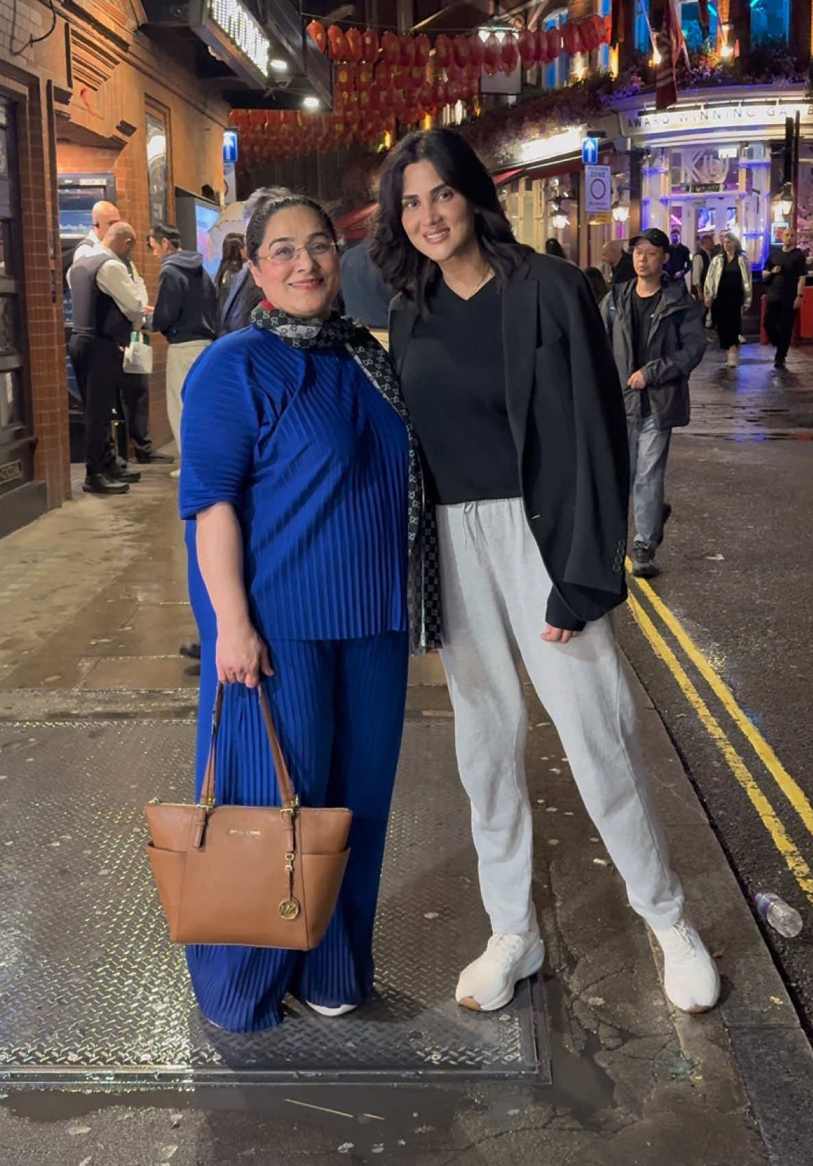 i met Pakistani Famous actress Fizaa Ali in central london#fizaaliofficial  Beautiful lady ❤️