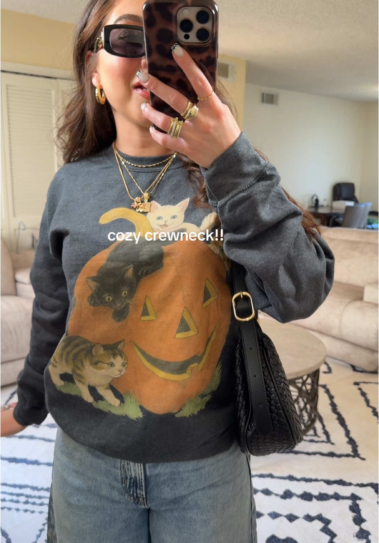 the perfect crewneck does exist!! 🍂🍁 wearing size small #crewneck #crewnecksweatshirt #crewneckoversize #halloweensweatshirt #fallfashion 