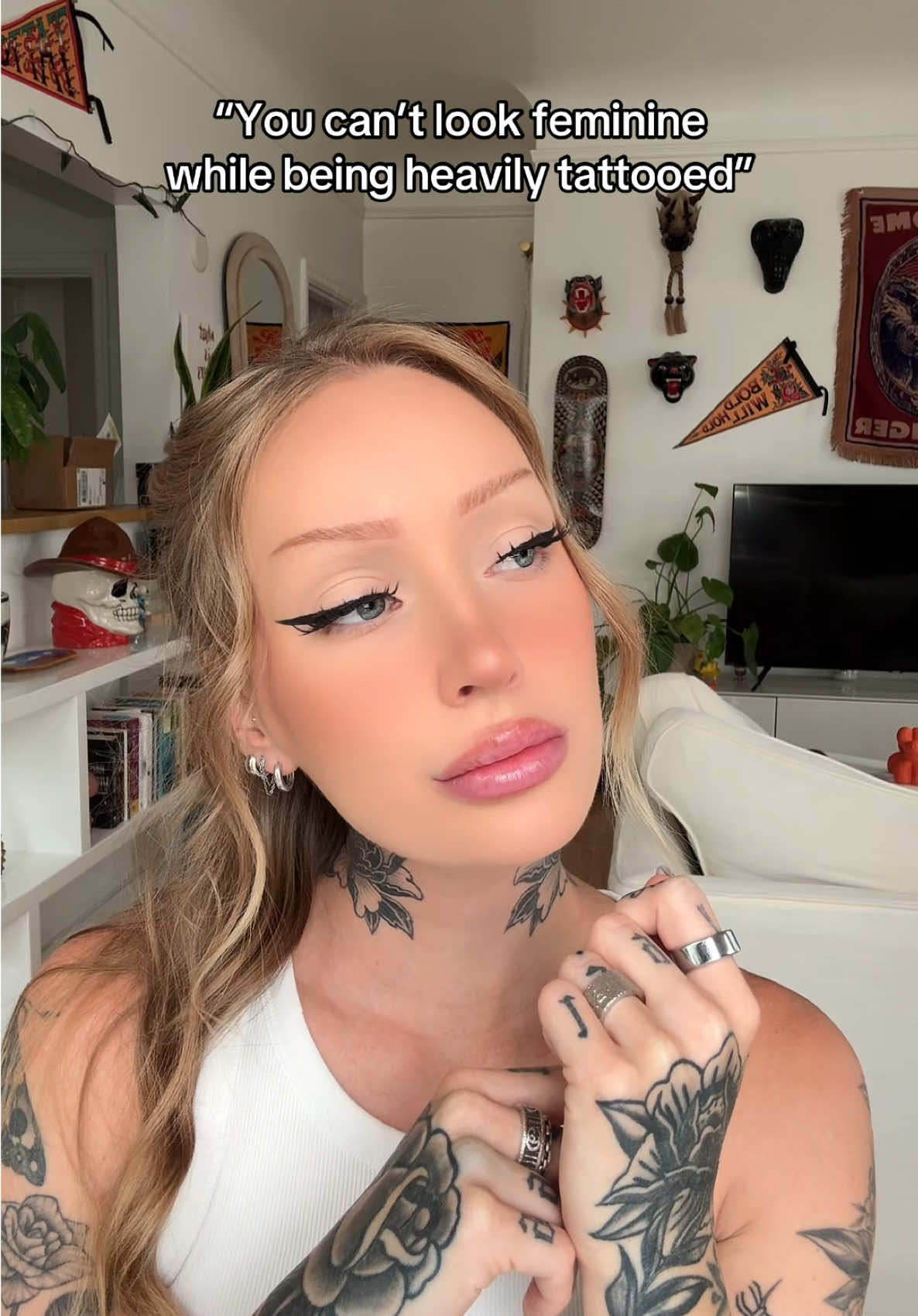 “You can’t look feminine while being heavily tattooed” this comment makes no sense to me…. I can’t look girly with art on my body?? A narrative that must change 🙏🏻 #mollyhammons #tattoocommunity #tattoohumor 